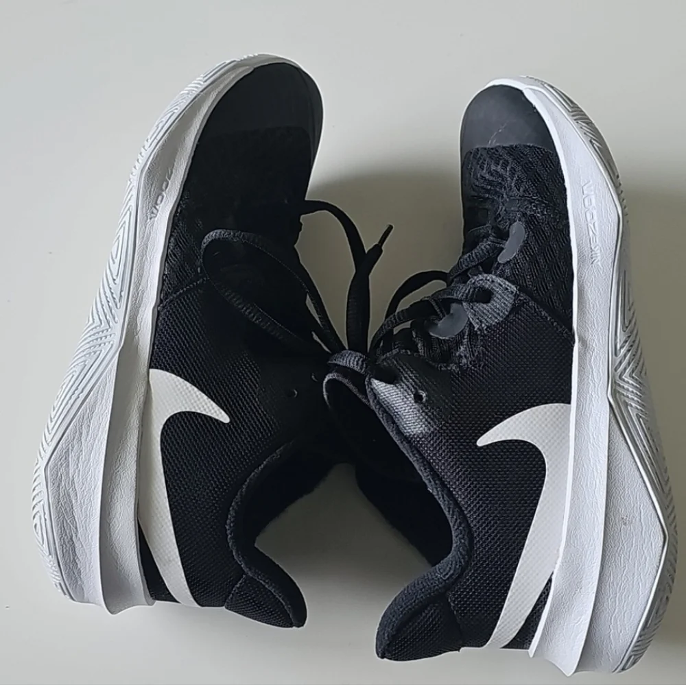 Nike Hyperspeed Court Athletic Volleyball Sneakers - Picture 5 of 10